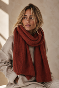 Nicole Scarf , tegelröd