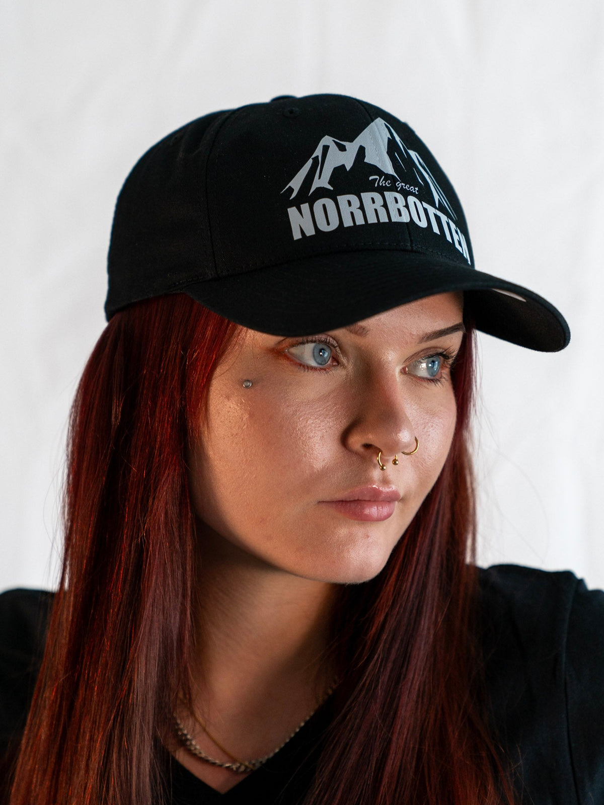 Norrbotten Snapback  svart  – Curved Classic