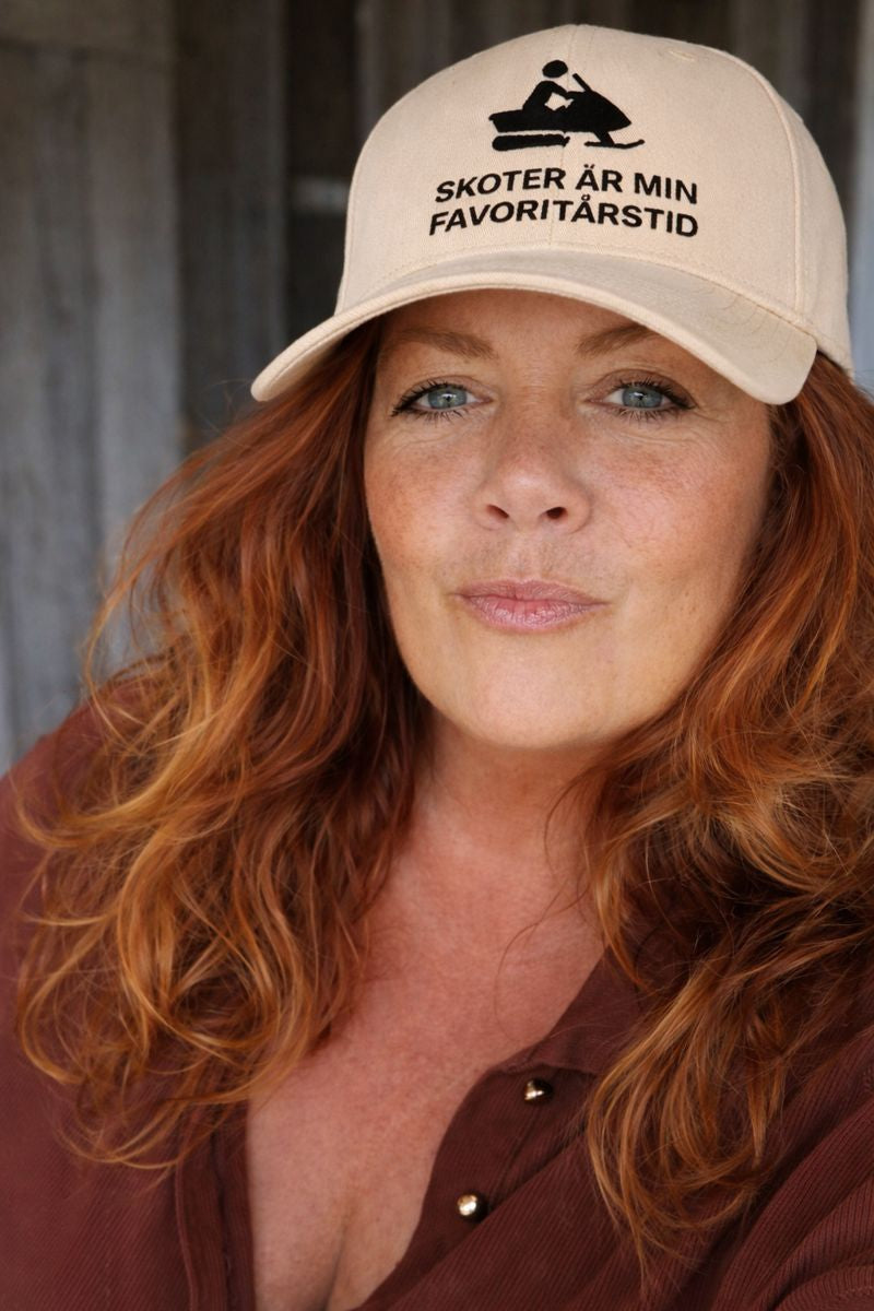 Curved Classic Snapback – Skoter är min favoritårstid -beige
